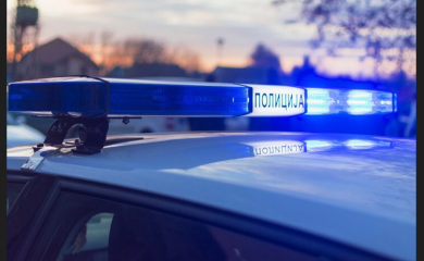 NIŠ: Muškarac nožem izbo suprugu, pa sebi prerezao vrat