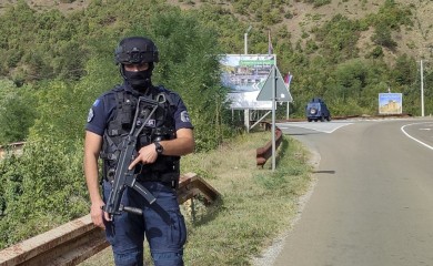 Ubijen jedan od napadača na policiju, napeto u selu Banjska i oko njega