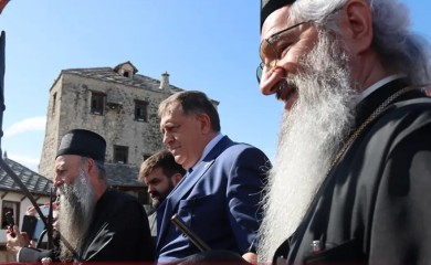 Počasni skok sa Starog mosta za Dodika i patrijarha Porfirija (VIDEO)
