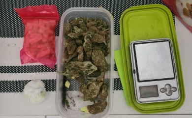 Dobojlija držao drogu u frižideru