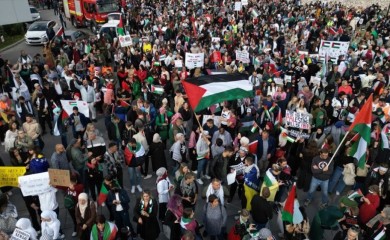 Zastava “Islamske države” na sarajevskom skupu podrške Palestini (VIDEO)