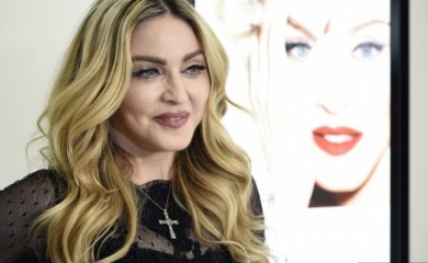 Perverzna kraljica popa: Madona polugola jela supu i sve okačila na Instagram FOTO