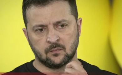 Zelenski majicom digao buru - nazvali ga kretenom