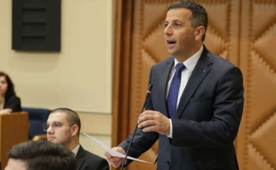 Vukanović tvrdi da rukovodstvo NSRS pokušava na sve načine da ućutka poslanike "Za pravdu i red"