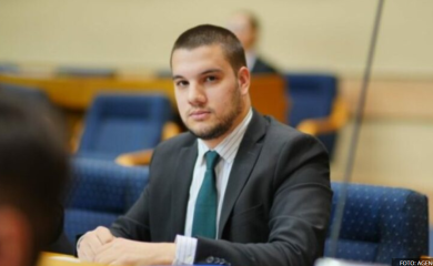 Rasprava u NSRS! Vučinić: Pojedini poslanici iz SNSD za noć prokockaju 100.000 KM