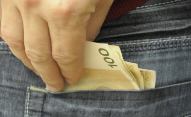 Banjalučanin odbio testiranje na drogu, ponudio 100 KM policajcima pa uhapšen