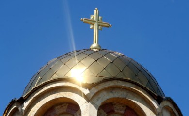 Zašto se svešteniku ljubi ruka