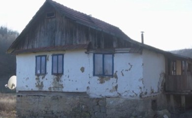Višečlana porodica Stanković živi u teškim uslovima, potreban im novi dom