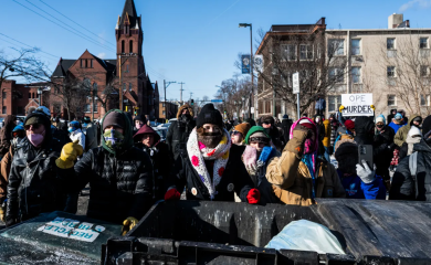 Eskalacija tenzija u Mineapolisu: Smrtni slučaj podigao grad na noge