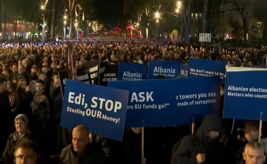 Neredi u Tirani: Uhapšeno više osoba, povrijeđeno 11 policajaca