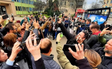Novinari pred policijom u Banjaluci: Poruka jasna, vratite telefon!