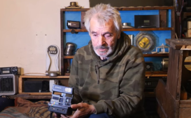 Nevjerovatan Suljin izum: Fotoaparat ovog čovjeka svira, pjeva, upravlja roštiljem (VIDEO)