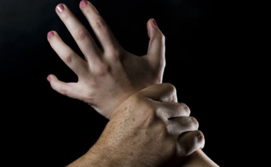 Predala ga policiji kao dokaz: Pokušao da siluje ženu – ona mu odgrizla jezik