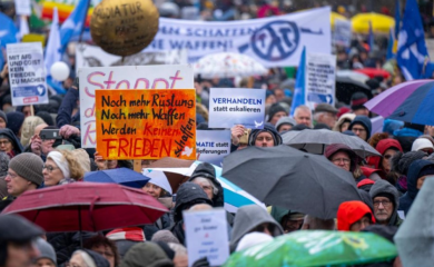 Masovni protest u Berlinu: Nijemci protiv naoružavanja Ukrajine – poručili da nije njihov rat