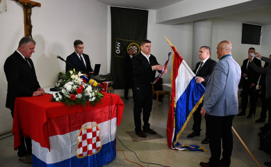 Milanović u Derventi odlikovao pripadnike HVO: "Prst u oko svim srpskim borcima"