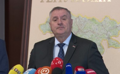Višković priznao da se krši zakon, pa onda negirao sam sebe