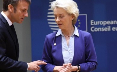 Makron hoće da smijeni Fon der Lajenovu?