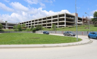 Blokirani računi firme koja gradi garažu UKC-a