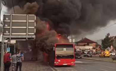 Izgorio autobus kompanije iz Niša, treći za godinu dana (VIDEO)