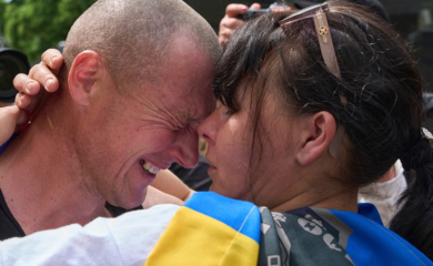 Emotivne scene: Razmjena zarobljenika između Rusije i Ukrajine (FOTO)