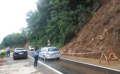 Saobraćaj slabijeg intenziteta, kolovozi mokri