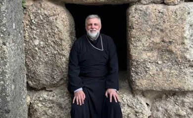 Vladika Grigorije pojasnio da li smije da se uključi veš mašina na crveno slovo