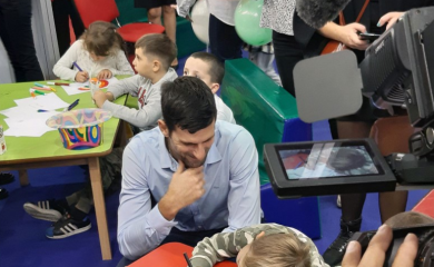 Đoković na sajmu obrazovanja: Crtao sa djecom predškolskog uzrasta