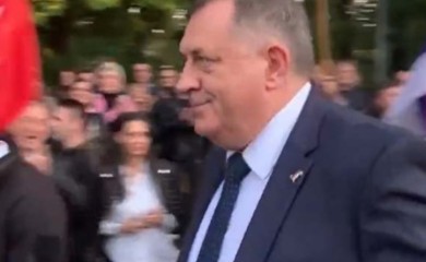 Dodik stigao u Park Mladen Stojanović, građani Srpske poručili: "Ne damo te Mile"