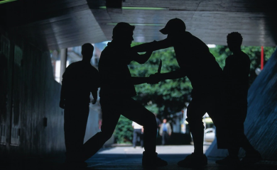 Sedmorica maloljetnika pretukla dječaka dok se vraćao iz škole