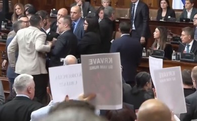 Potukli se poslanici na sjednici Skupštine Srbije