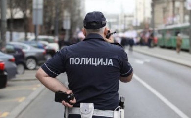 U nesreći povrijeđene dvije bebe: Jedan automobil se isparkiravao, a drugi udario u njega