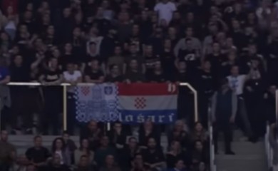 Skandal u Hrvatskoj: Navijači Zadra protiv Partizana istakli simbole NDH