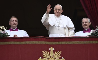 Papa Franja u božićnoj poruci o djeci koja ginu u ratovima: Današnji mali Isusi