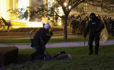 Majka studenta iz Kragujevca: Sin mi je uhapšen u Beogradu, ne znam gdje je, ni šta se dogodilo