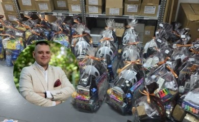 DA OBRADUJEMO ONE KOJI SE NAJČISTIJE RADUJU: Austrijski političar David Bilbija obezbijedio paketiće za djecu bez roditeljskog staranja