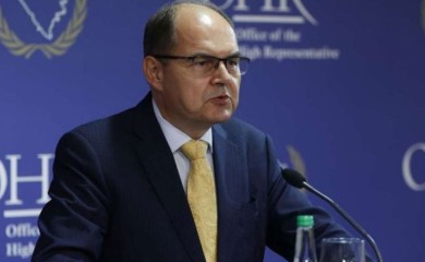 "Šmit se dodvorava FBiH preko kičme Srpske"