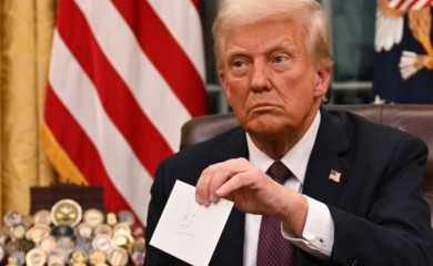 TRAMP KRENUO U OBRAČUN SA POLOM ”IKS” Obustavlja se obrada zahtjeva za pasoše građanima koji se ne izjašnjavaju kao muško i žensko