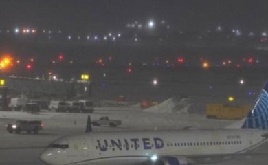 Privatni avion se zapalio i srušio pri polijetanju na aerodromu u Mejnu, osam osoba bilo u letjelici
