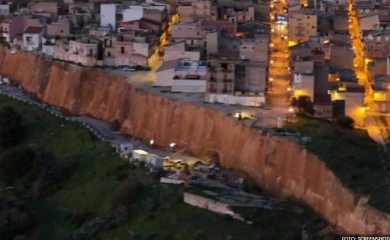 Evakuacija na Siciliji: Oluja u Italiji izazvala klizišta i poplave (FOTO)