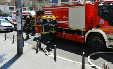 Stanari evakuisani: Vatrogasci gasili požar u stanu