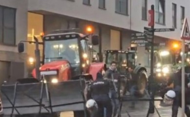 Novi protest poljoprivrednika u Briselu: Zatvoreni putevi i tuneli, bačene dimne bombe