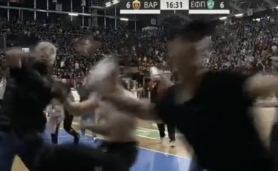 Neredi u Skoplju: Sukob navijača na rukometnom derbiju (VIDEO)