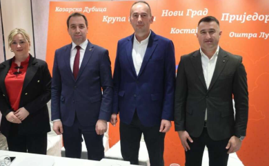 "SPS nastavlja da raste" Odbornici i kompletan opštinski odbor SP pristupili Selakovoj partiji