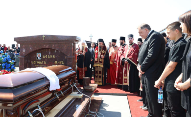 SAHRANJENA MIRA DODIK Opijelo služio patrijarh Porfirije, posljednjom ispraćaju prisustvovao i Vučić
