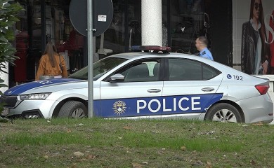 U Zubinom Potoku priveden maloljetnik zbog natpisa na majici