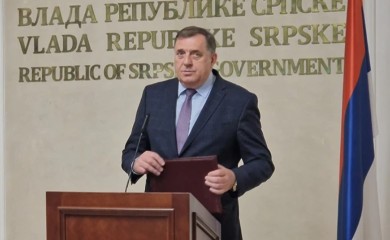 Dodik skratio boravak u Bakuu zbog odlaska u Beograd na veliki miting