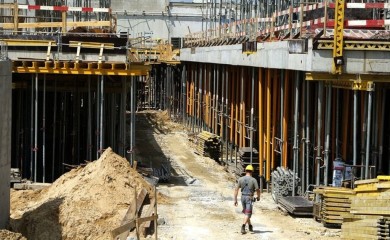 Mladić u Banjaluci pao sa devet metara zbog nepropisnog izvođenja radova