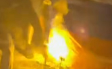 Zapalili zastavu Republike Srpske i uzvikivali “Tekbir, Alahu-ekber” (VIDEO)