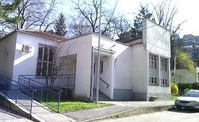 Oglasio se direktor škole u kojoj će Kosta K. nastaviti obrazovanje