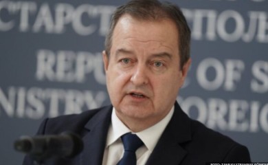 Dačić o incidentu sa Severinom na granici: Zbog verbalnog delikta zadržana na kontroli